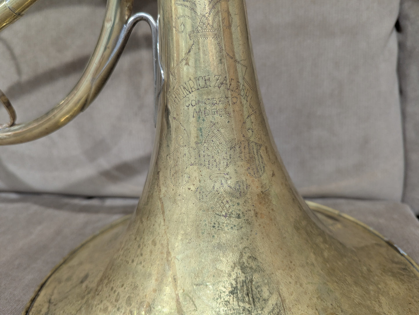 Fixed bell natural horn from Heinrich Zalzer bell